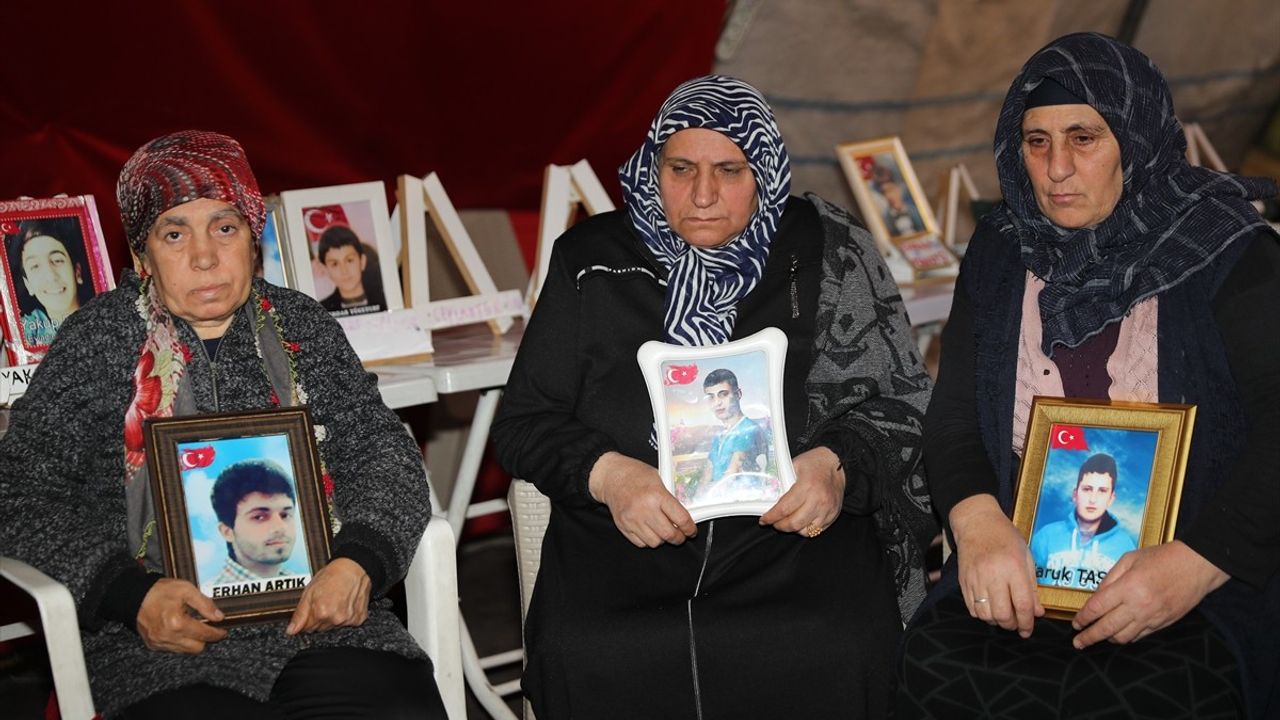 Diyarbakır Anneleri Evlat Nöbetine Devam Ediyor