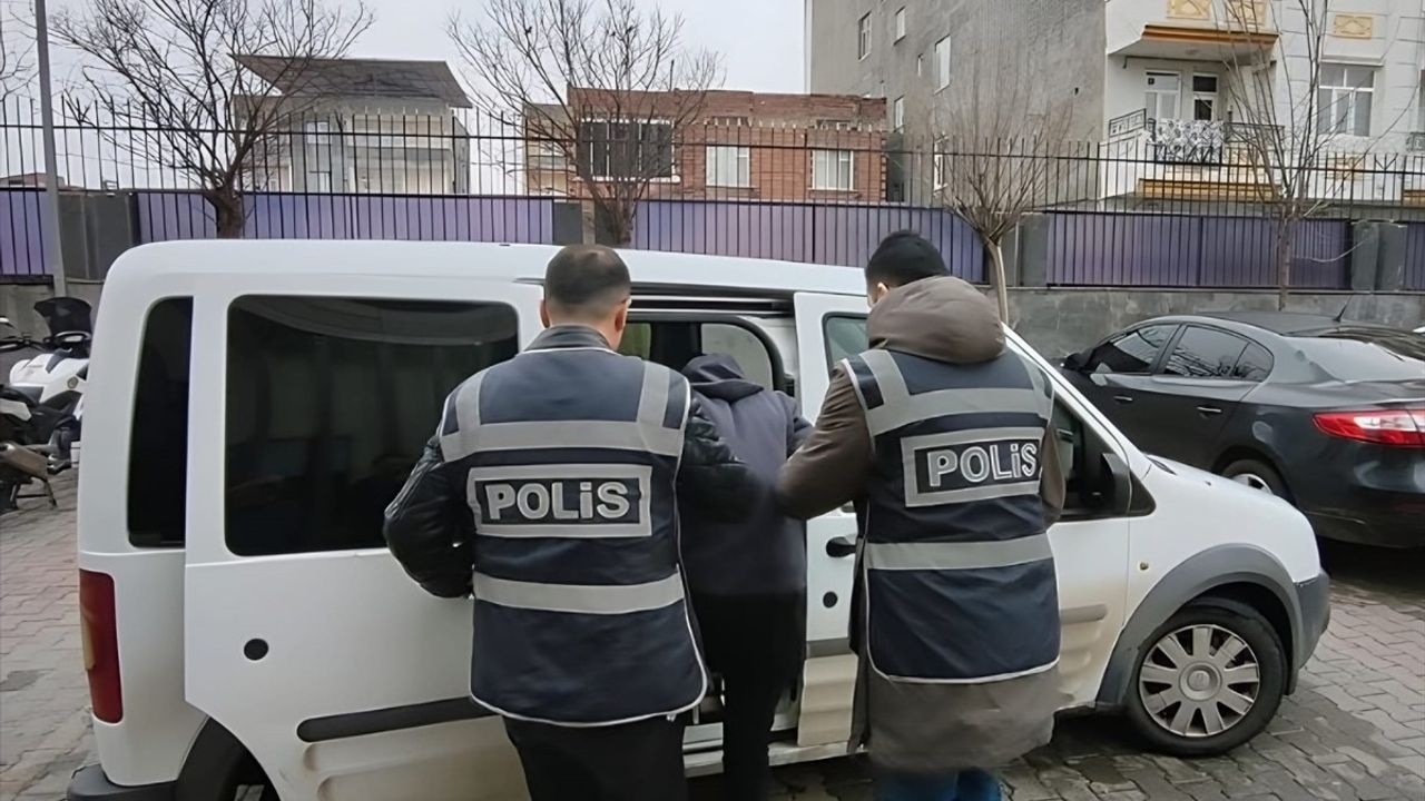 Diyarbakır'da Kadın Kılığına Girerek Hırsızlık Yapan Şüpheli Yakalandı