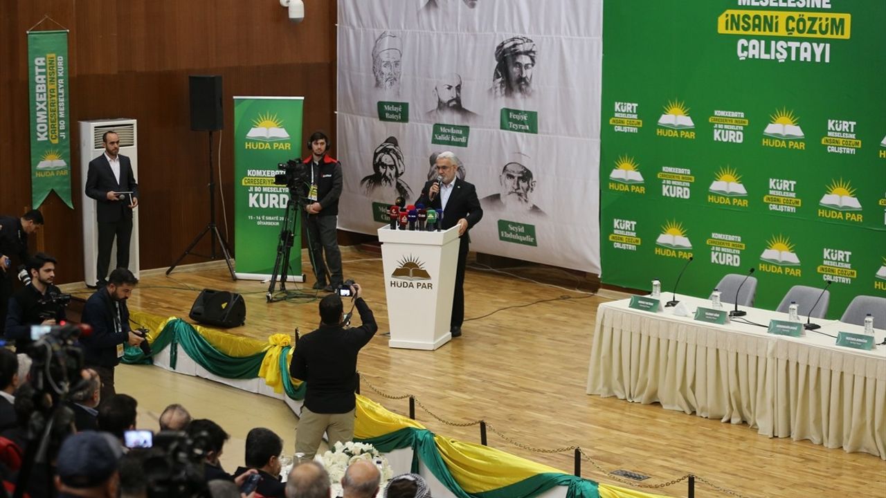 Diyarbakır'da 'Kürt Meselesine İnsani Çözüm Çalıştayı' Düzenlendi