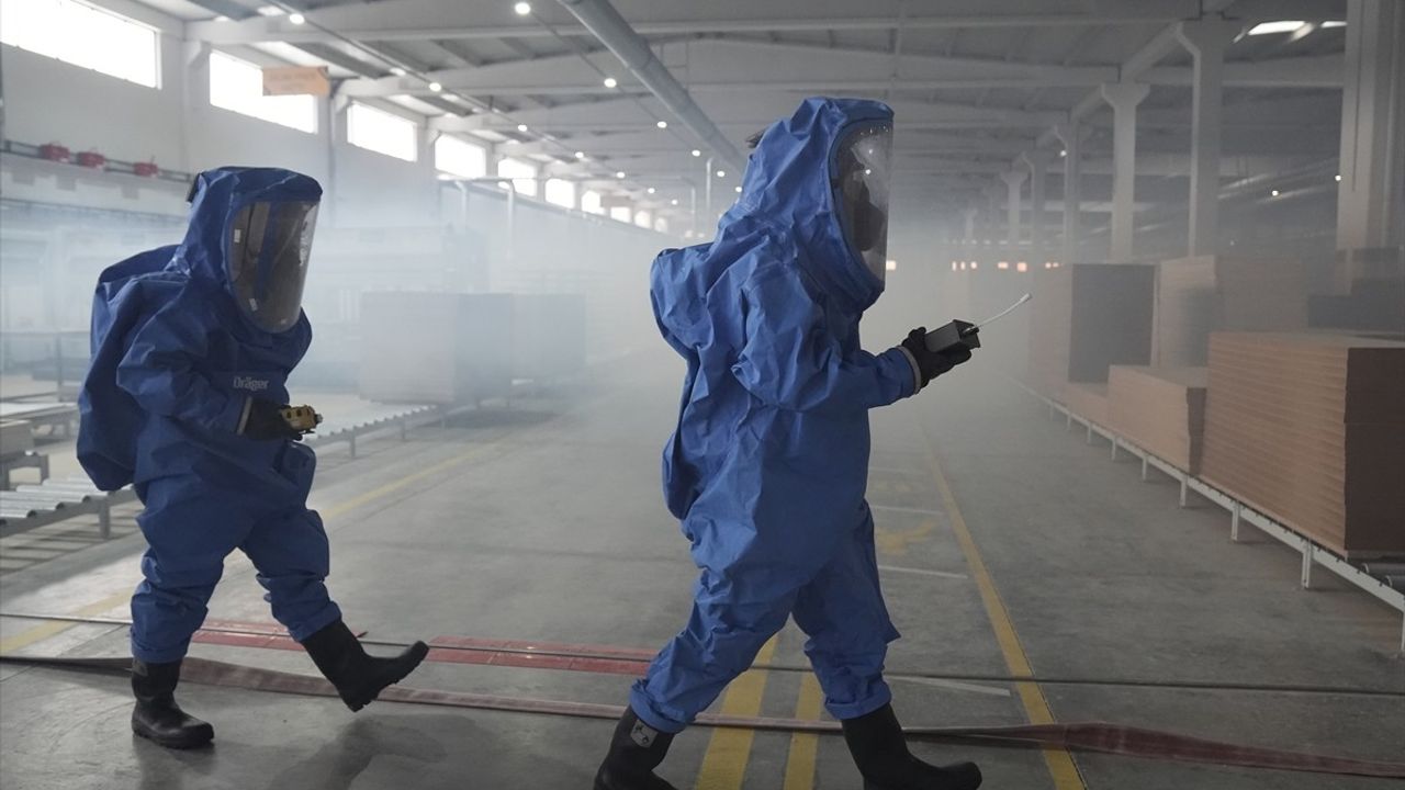 Diyarbakır'da Mobilya Fabrikasında Yangın Tatbikatı Gerçekleştirildi