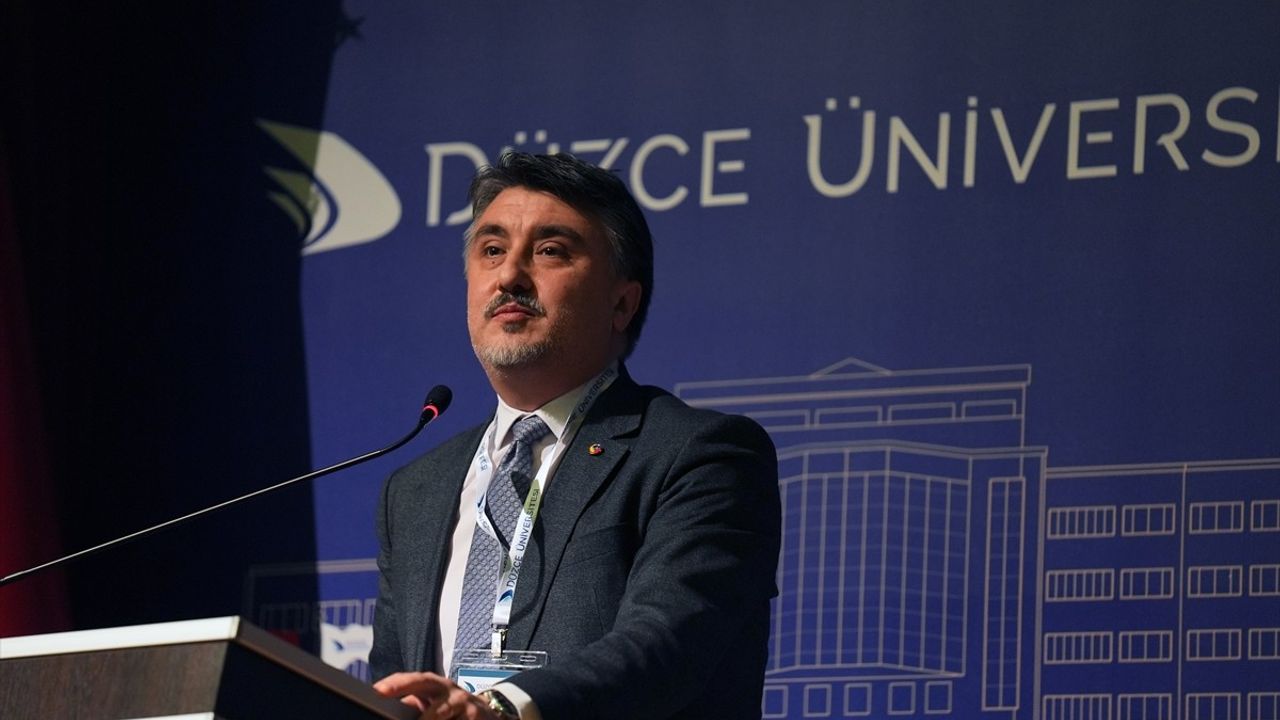 Düzce'de 1. Uluslararası Uzay Hukuku ve Teknolojileri Sempozyumu Gerçekleştirildi