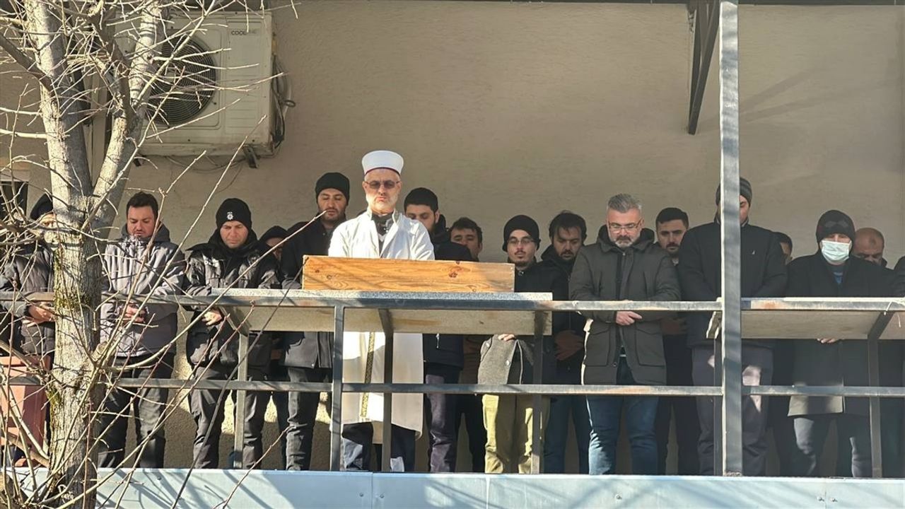 Düzce'de Park Halindeki Aracın Altında Kalan 1,5 Yaşındaki Çocuk Hayatını Kaybetti