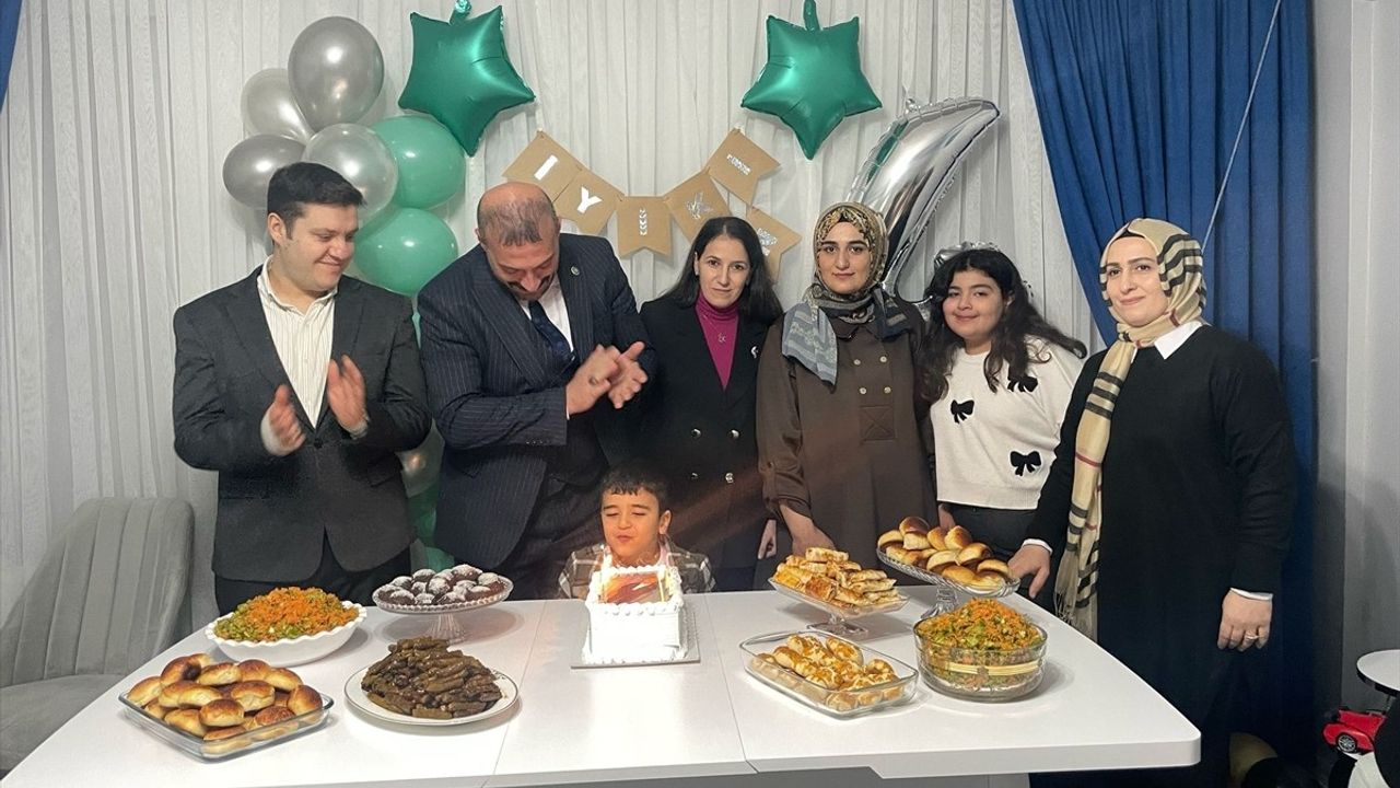 Edirne'de Şehit Oğluna Sürpriz Doğum Günü Kutlaması