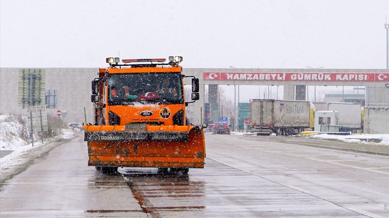 Edirne'nin Yüksek Kesimlerinde Kar Etkili Olmaya Devam Ediyor