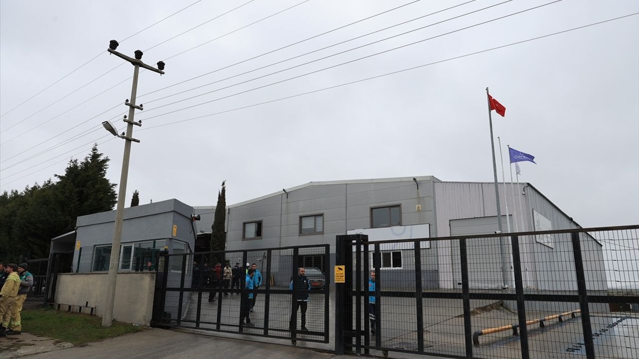 Edirne Organize Sanayi Bölgesi'nde Fabrika Yangını Kontrol Altına Alındı