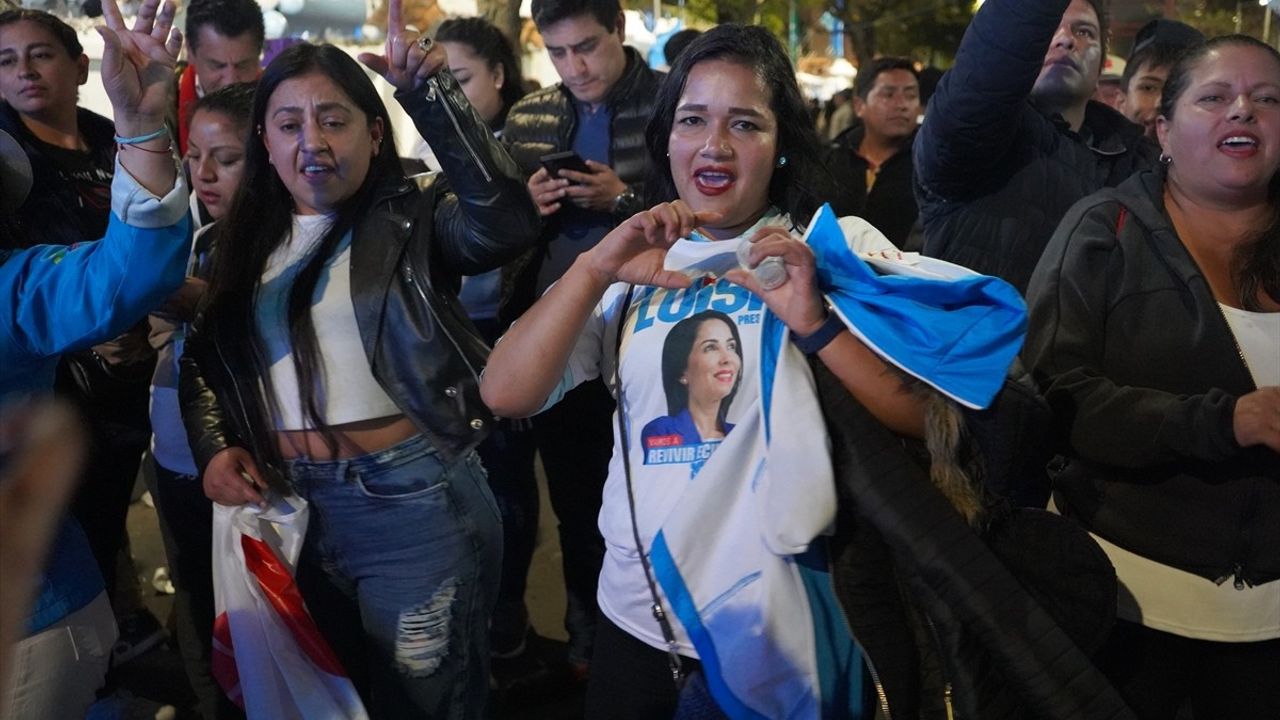 Ekvador'da Devlet Başkanlığı Seçiminde Noboa Önde Gidiyor