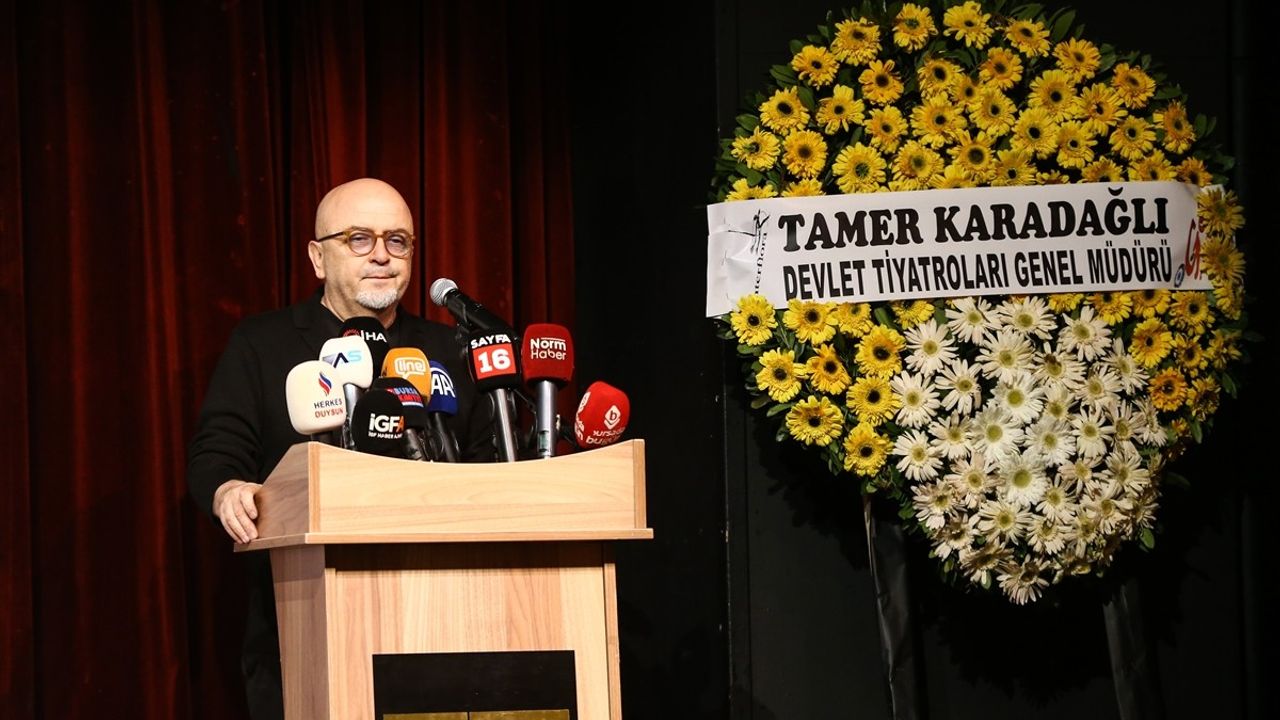 Emin Gümüşkaya İçin Bursa Devlet Tiyatrosu'nda Anma Töreni Düzenlendi