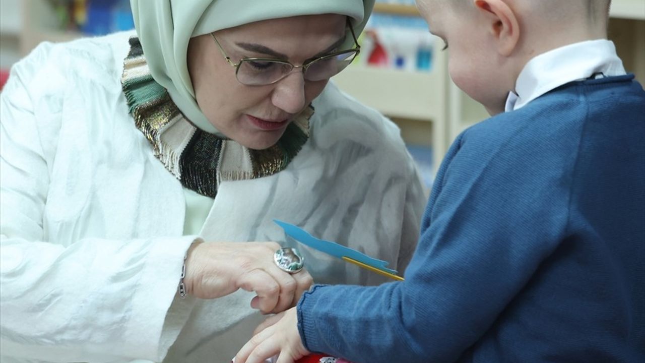 Emine Erdoğan ve Olena Zelenska, Savaş Mağduru Çocukları Ziyaret Etti