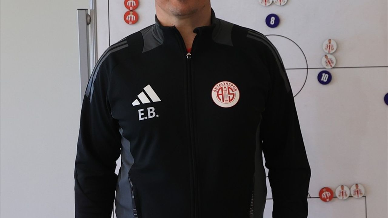 Emre Belözoğlu: Antalyaspor'un Kısa Vadeli Hedefi Alt Sıralardan Uzaklaşmak