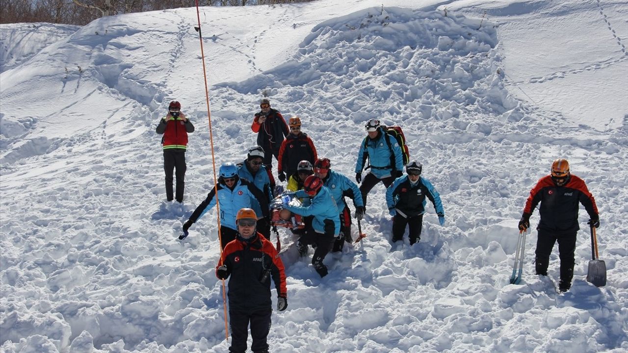 Erciyes Kayak Merkezi'nde 152 Kişilik Çığ Tatbikatı Gerçekleştirildi