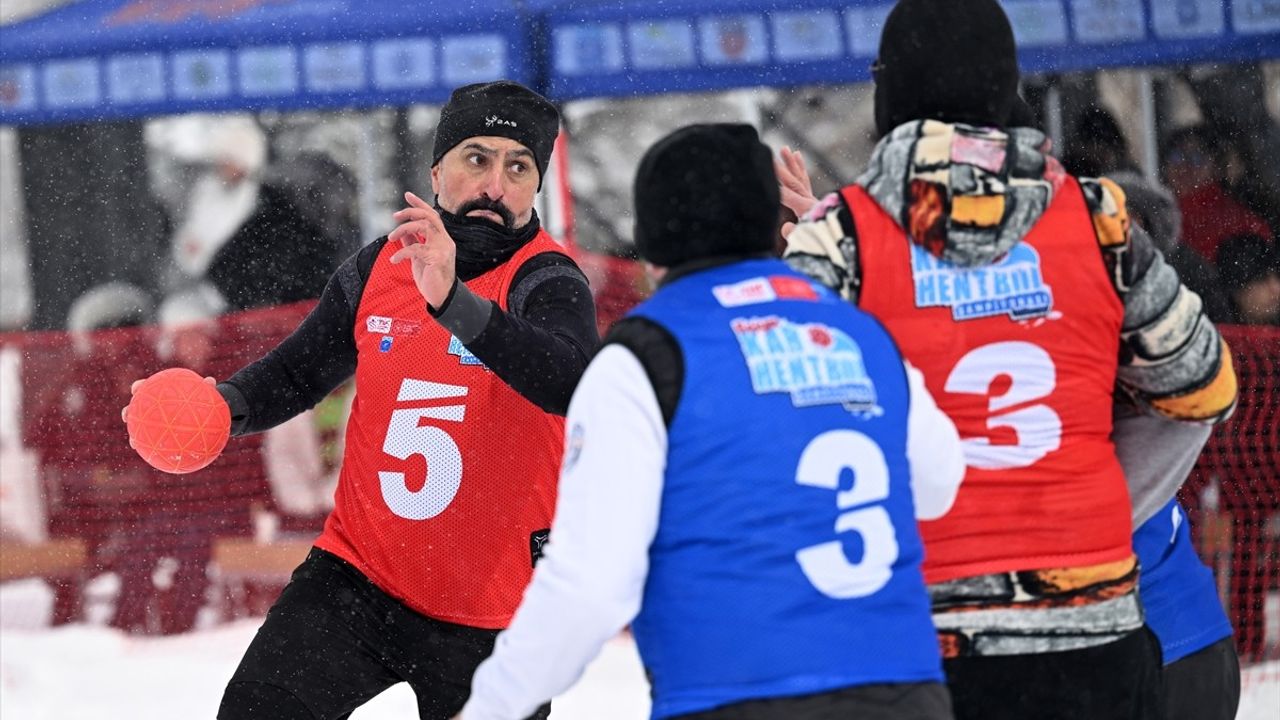 Erciyes'te Kar Hentbolu Şampiyonası Gerçekleşti
