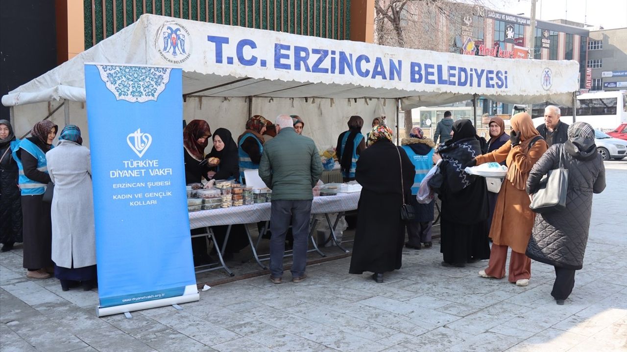 Erzincan'da Deprem Bölgesindeki Cami ve Kur'an Kurslarına Yardım İçin 'Hayır Çarşısı' Açıldı