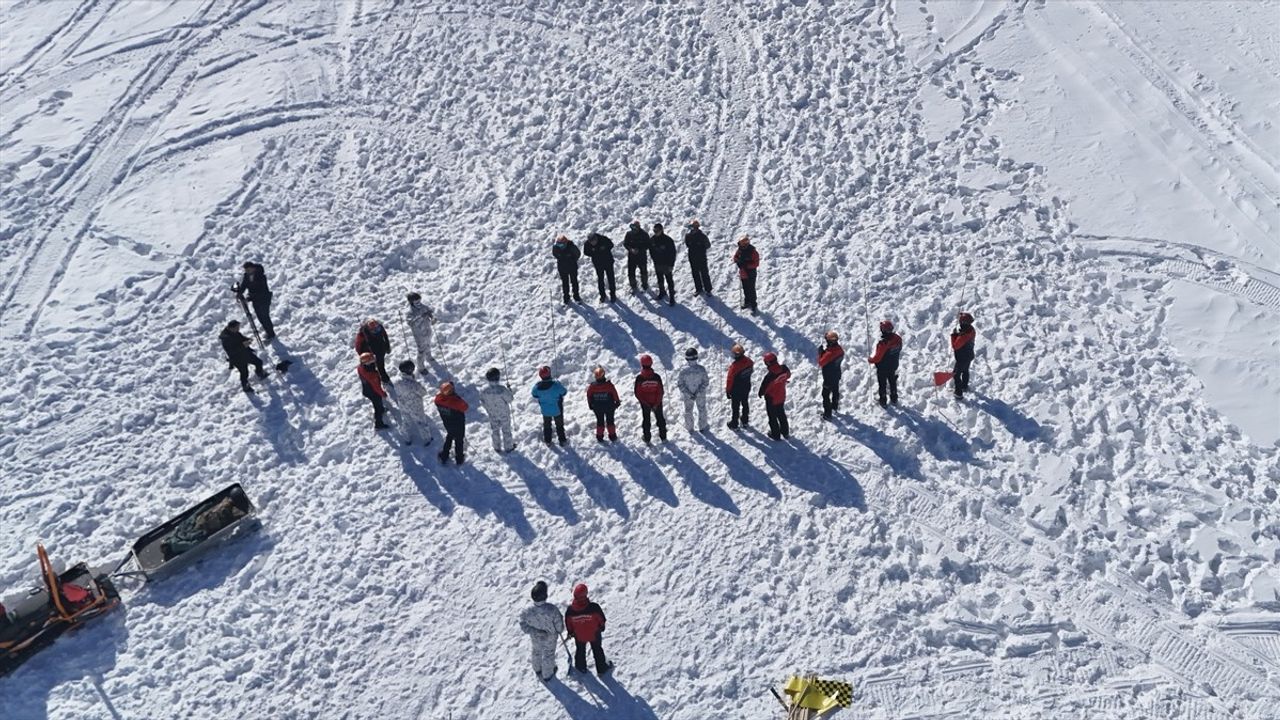 Erzincan'da Ergan Dağı'nda Çığda Arama Kurtarma Tatbikatı Yapıldı