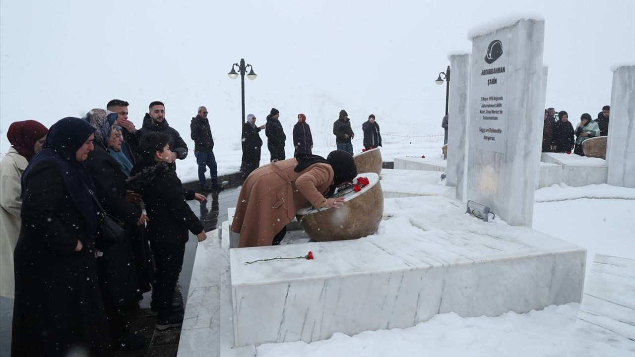 Erzincan İliç'te Maden Heyelanında Hayatını Kaybeden İşçiler Anıldı
