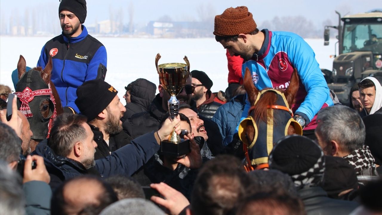 Erzurum'da Kar Üstünde Mahalli At Yarışı Gerçekleştirildi