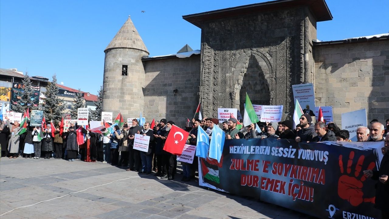 Erzurum'da Sivil Toplum ve Sağlık Çalışanları Gazze İçin Yürüdü