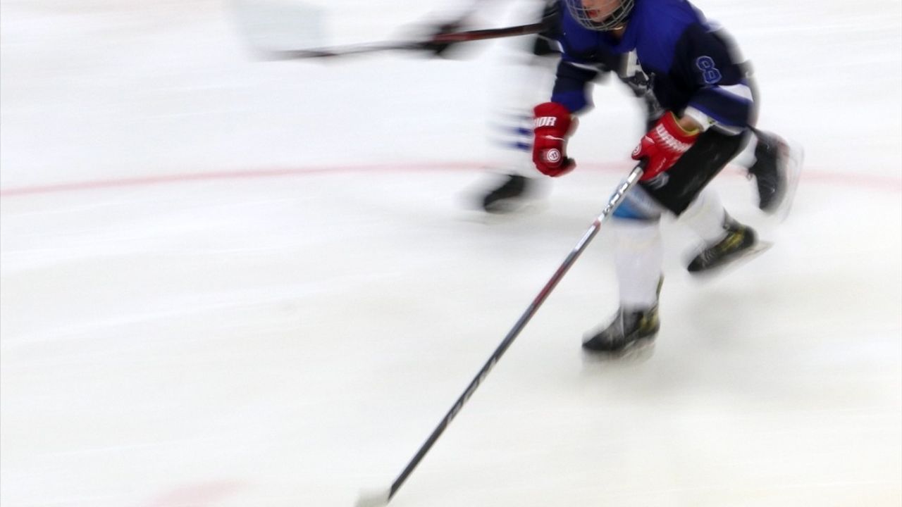 Erzurum'da Üniversiteler Arası Buz Hokeyi Şampiyonası Sonuçlandı