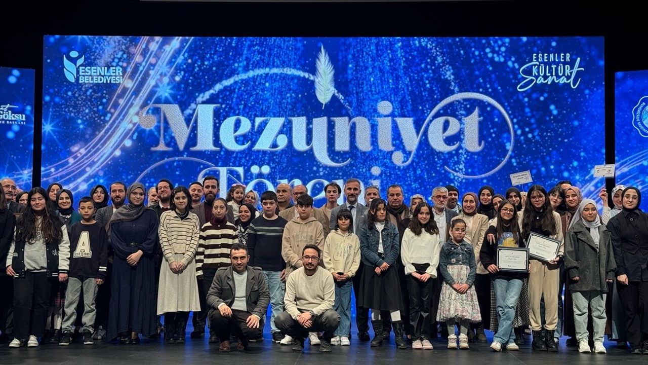 Esenler'de Asım Gültekin Dergicilik ve Yedi Güzel Adam Edebiyat Okulu Mezuniyet Töreni