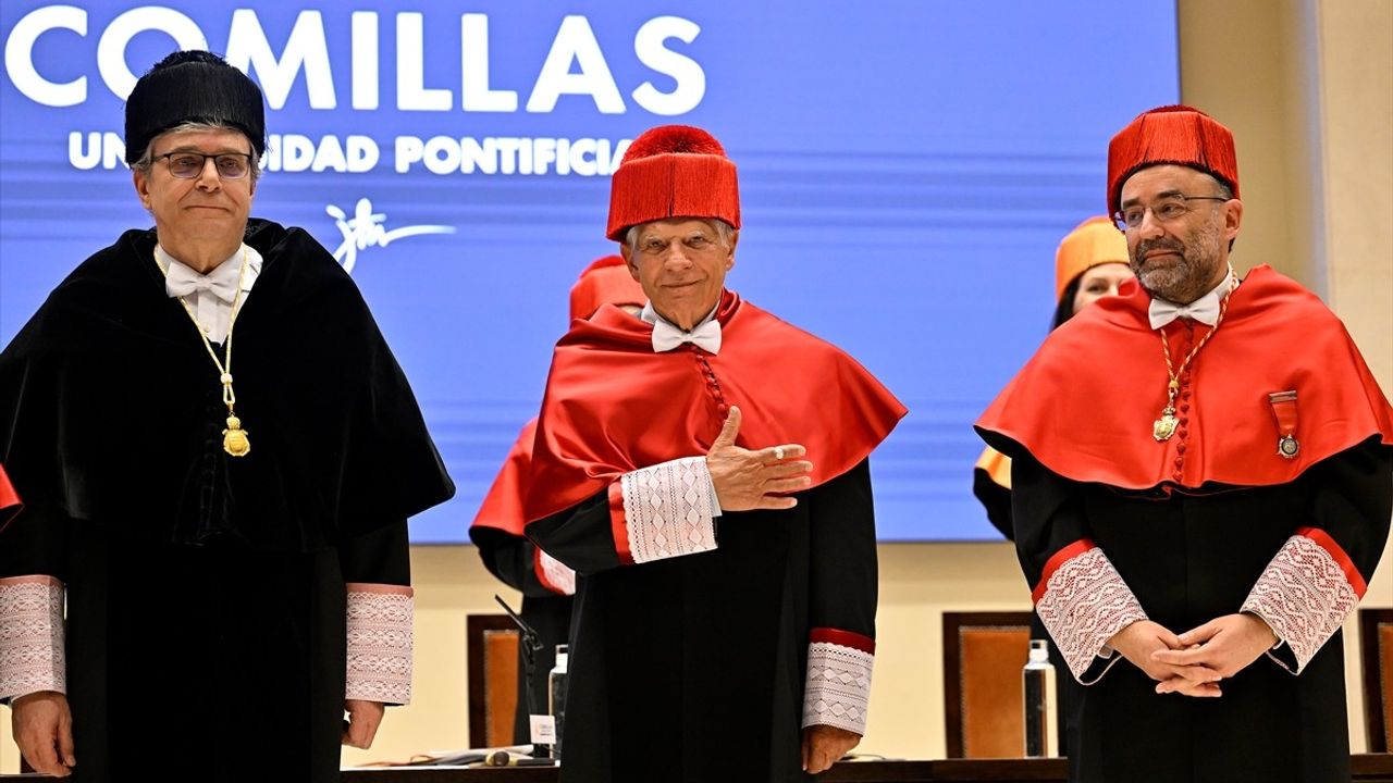 Eski AB Temsilcisi Borrell: "AB, Trump'a Teslim Olmamalı"