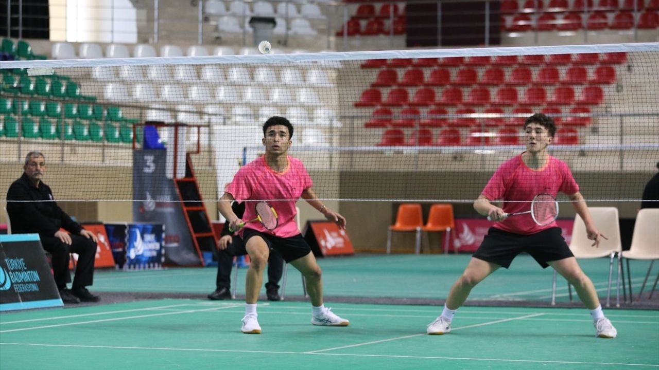 Eskişehir'de 17 Yaş Altı Badminton Türkiye Şampiyonası Tamamlandı