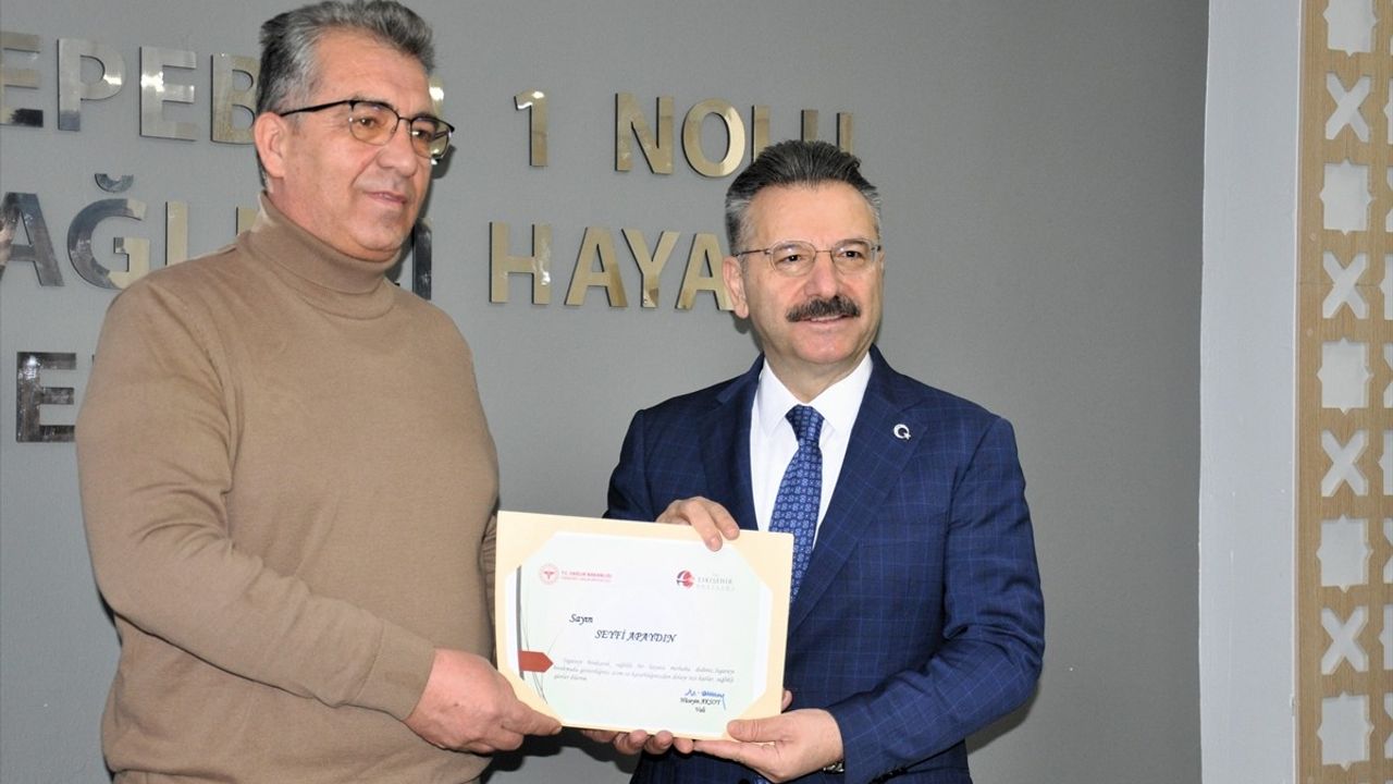 Eskişehir'de Sigarayı Bırakma Günü Etkinliği: 6 Kişiye Belge Verildi