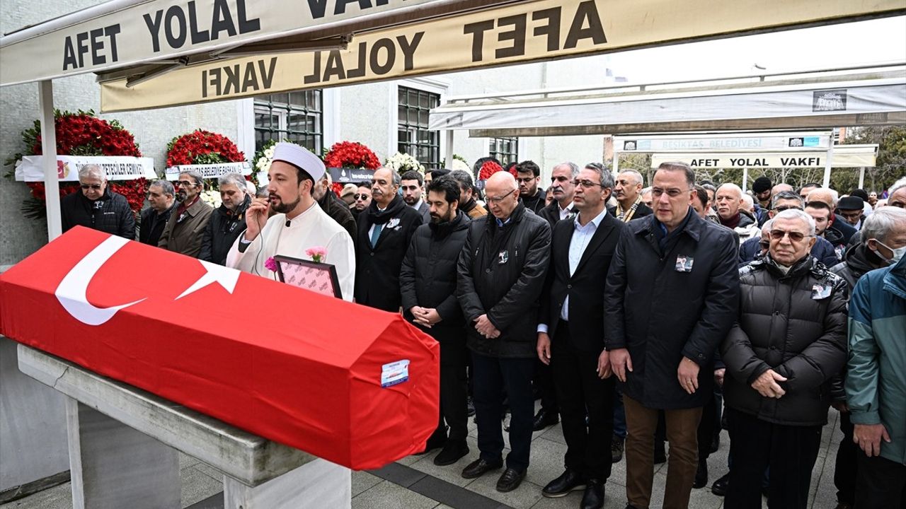 Etem Çalışkan, kaligrafi sanatçısı ve Cumhurbaşkanlığı Kültür Ödülü sahibi son yolculuğuna uğurlandı