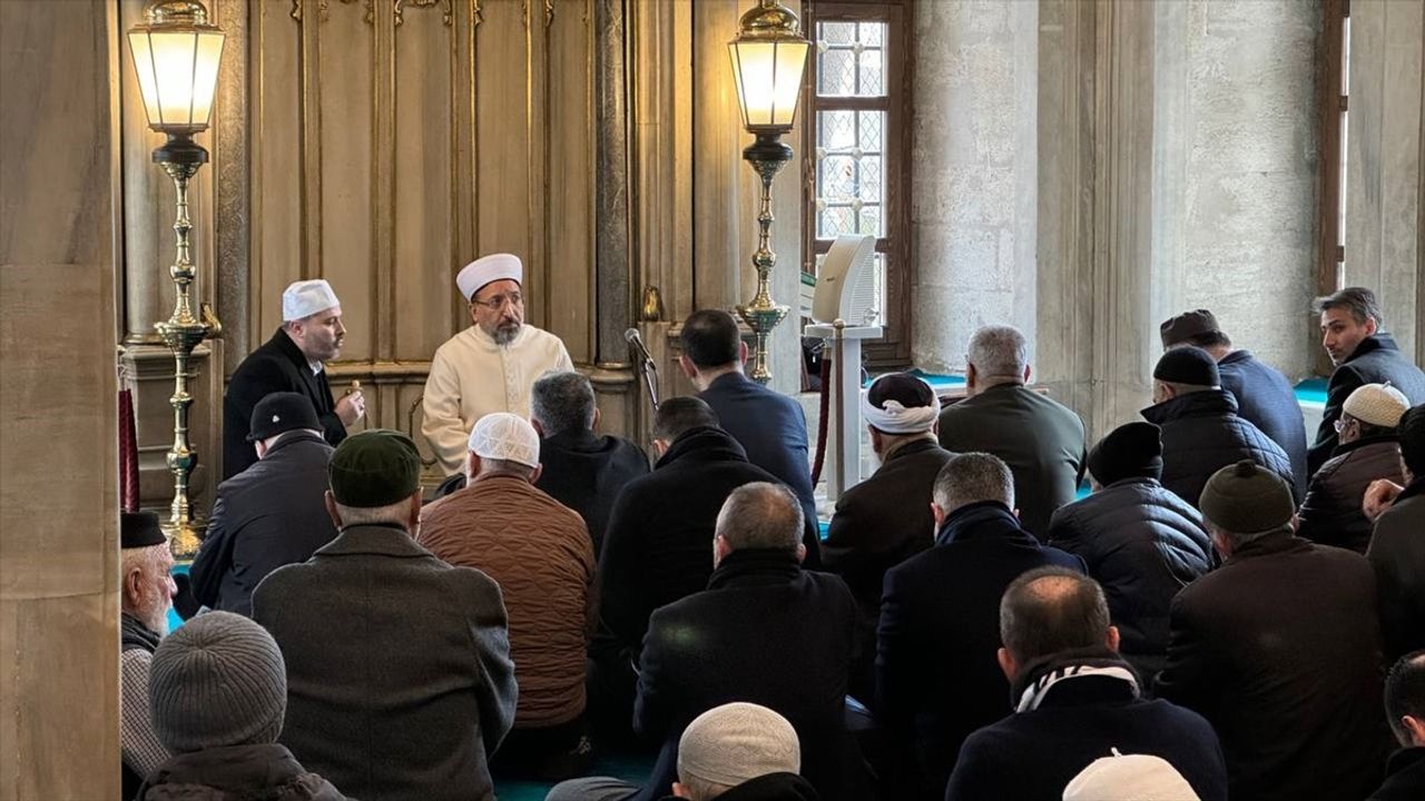 Eyüp Sultan Camii'nde 6 Şubat Depremlerinde Hayatını Kaybedenler İçin Mevlit Okutuldu