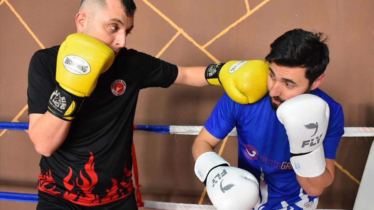 Fazla Kilosunu Kick Boks ile Yenerek Bölge Birincisi Oldu