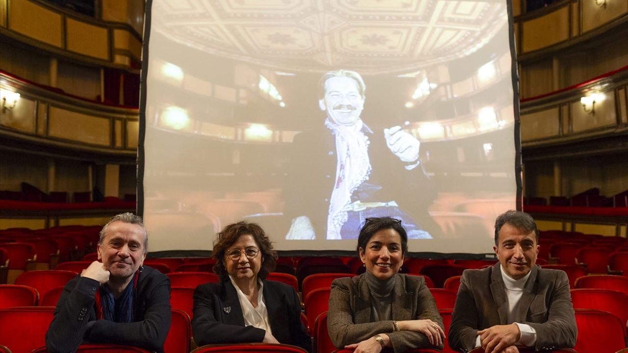 Ferhan Şensoy Belgeselinin Çekimleri Ses Tiyatrosu'nda Başladı