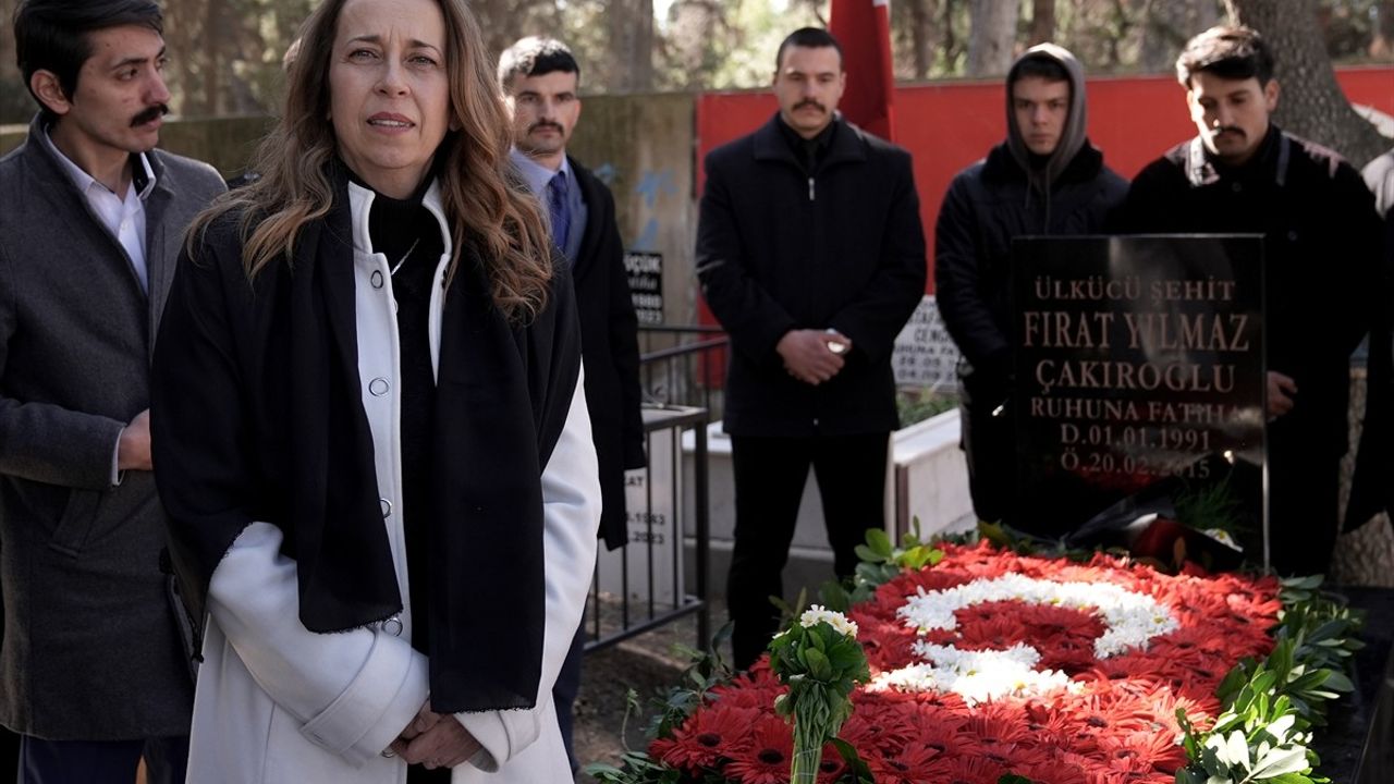 Fırat Çakıroğlu, Ölümünün 10. Yılında İzmir'deki Mezarı Başında Anıldı