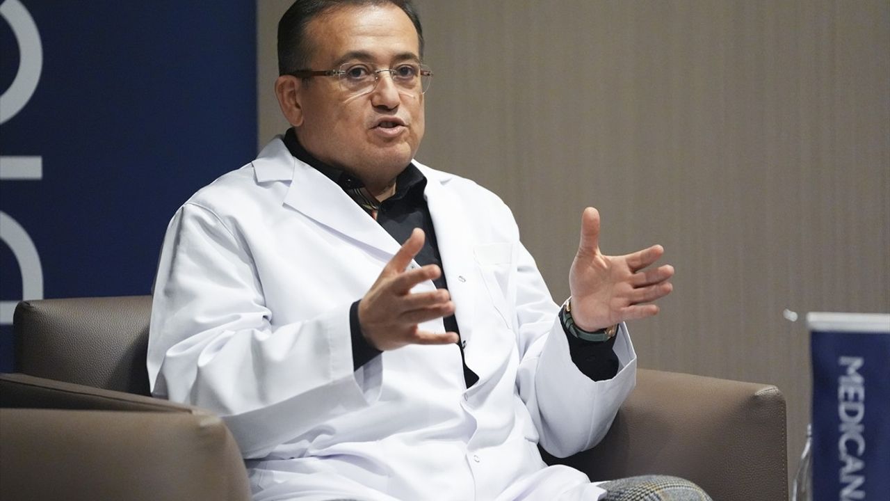 Galatasaraylı Futbolcular Dünya Kanser Günü Etkinliğinde