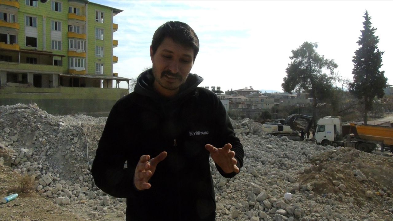 Gaziantep'te Depremde 132 Saat Sonra Kurtarılan Baba-Kız Hayata Tutundu