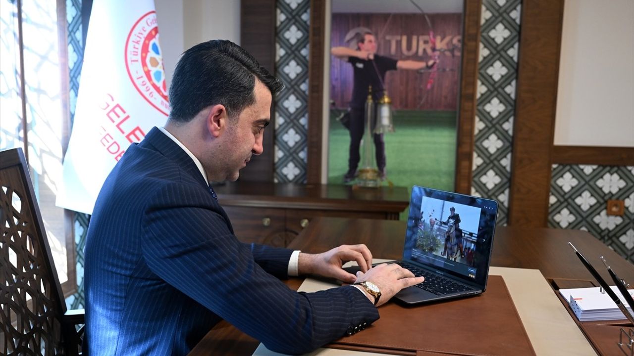 Geleneksel Spor Dalları Federasyonu Başkanı Turus, AA'nın Yılın Kareleri Oylamasına Katıldı