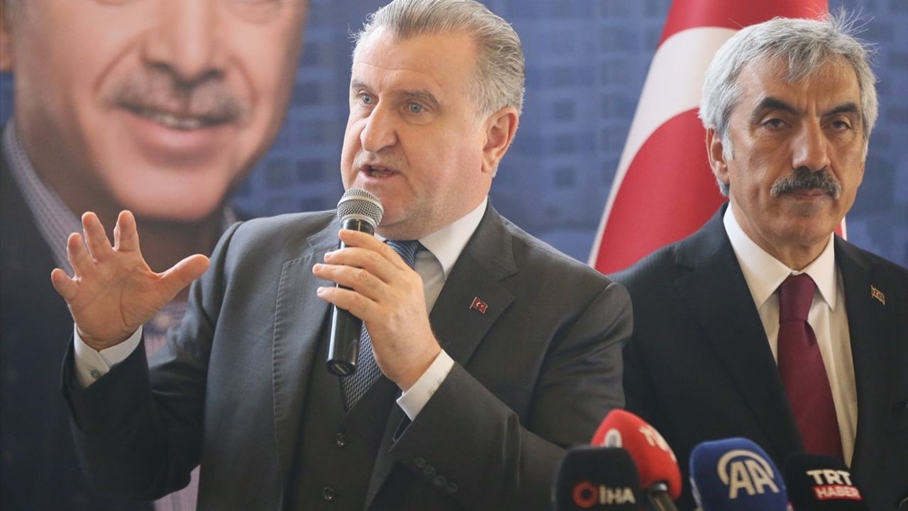 Gençlik ve Spor Bakanı Osman Aşkın Bak Kilis'te Deprem Yardımlarını Değerlendirdi