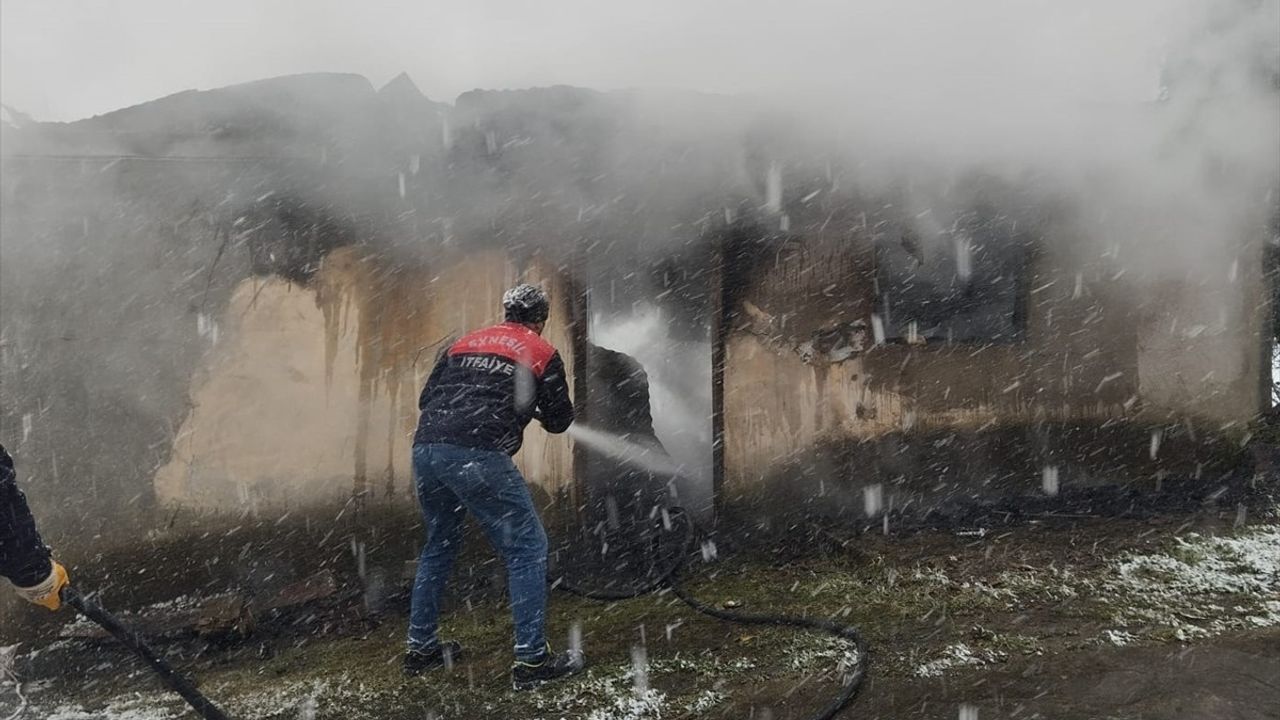 Giresun Eynesil'de Ev Yangınında 78 Yaşındaki Adam Hayatını Kaybetti