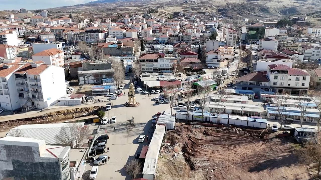 Gölbaşı'nda Deprem Sonrası Rezerv Alanında Yıkım Çalışmaları Başladı
