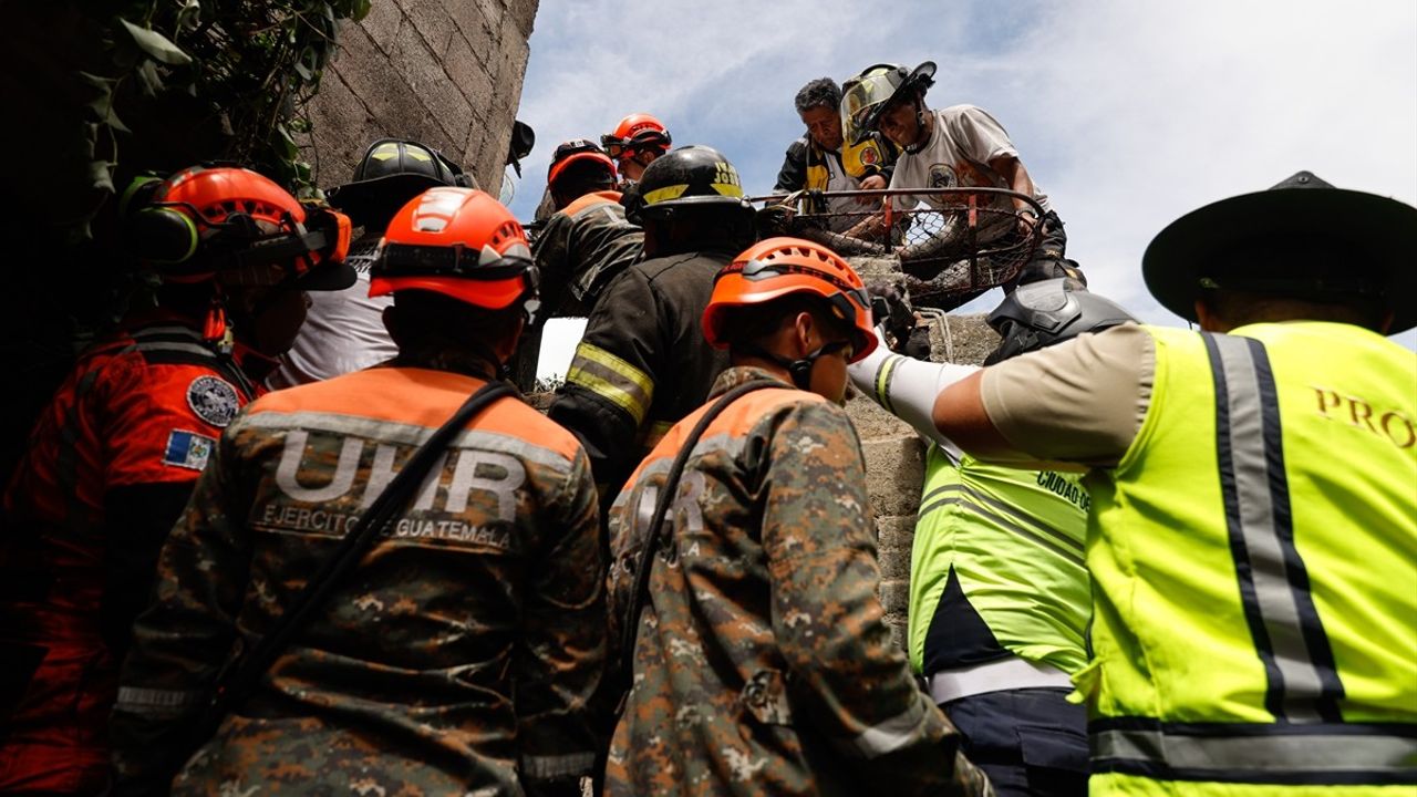 Guatemala'da Yolcu Otobüsü Köprüden Düşerek 51 Kişinin Ölümüne Sebep Oldu