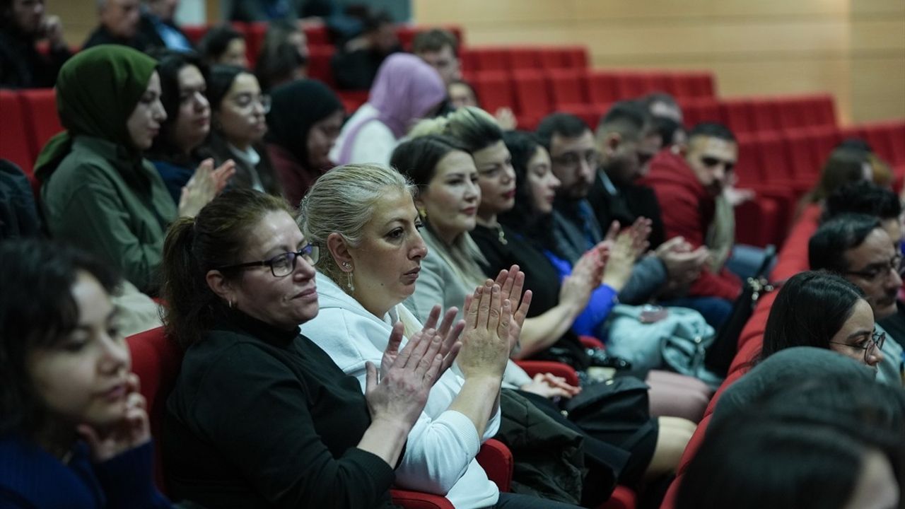 HAK-İŞ ve Hacettepe Üniversitesi'nden 'Emek ve Kadın' Paneli