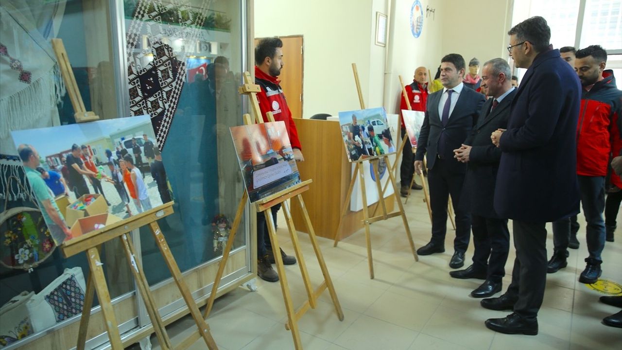 Hakkari'de Kahramanmaraş Depremlerinde Hayatını Kaybedenler Anıldı