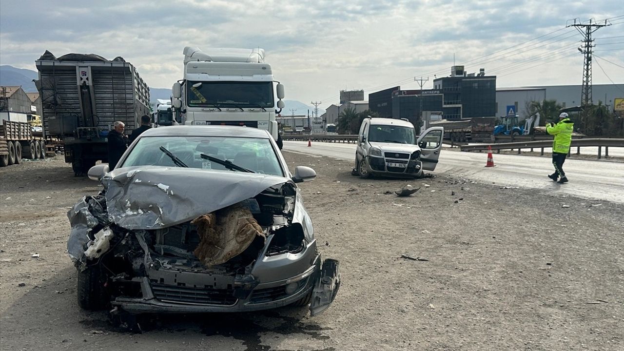 Hatay'daki Trafik Kazasında Yaralanan Sürücü Hastanede Hayatını Kaybetti
