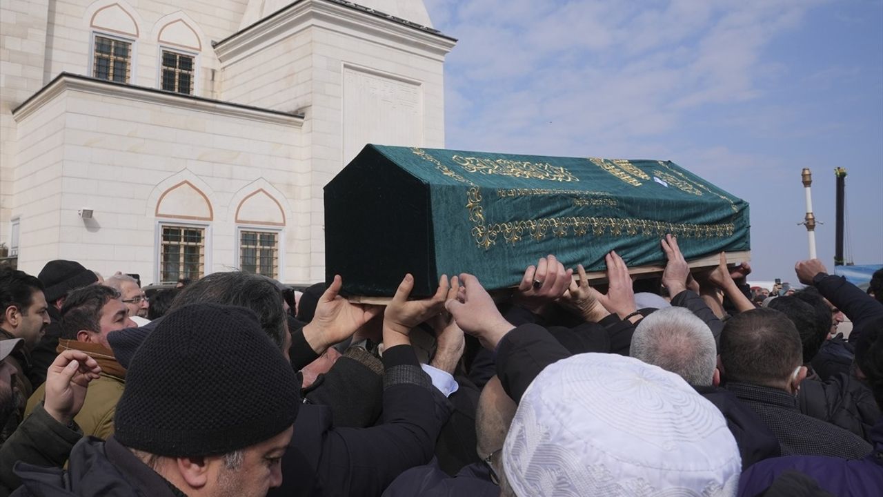 Hattat Hasan Çelebi İstanbul'da Son Yolculuğuna Uğurlandı