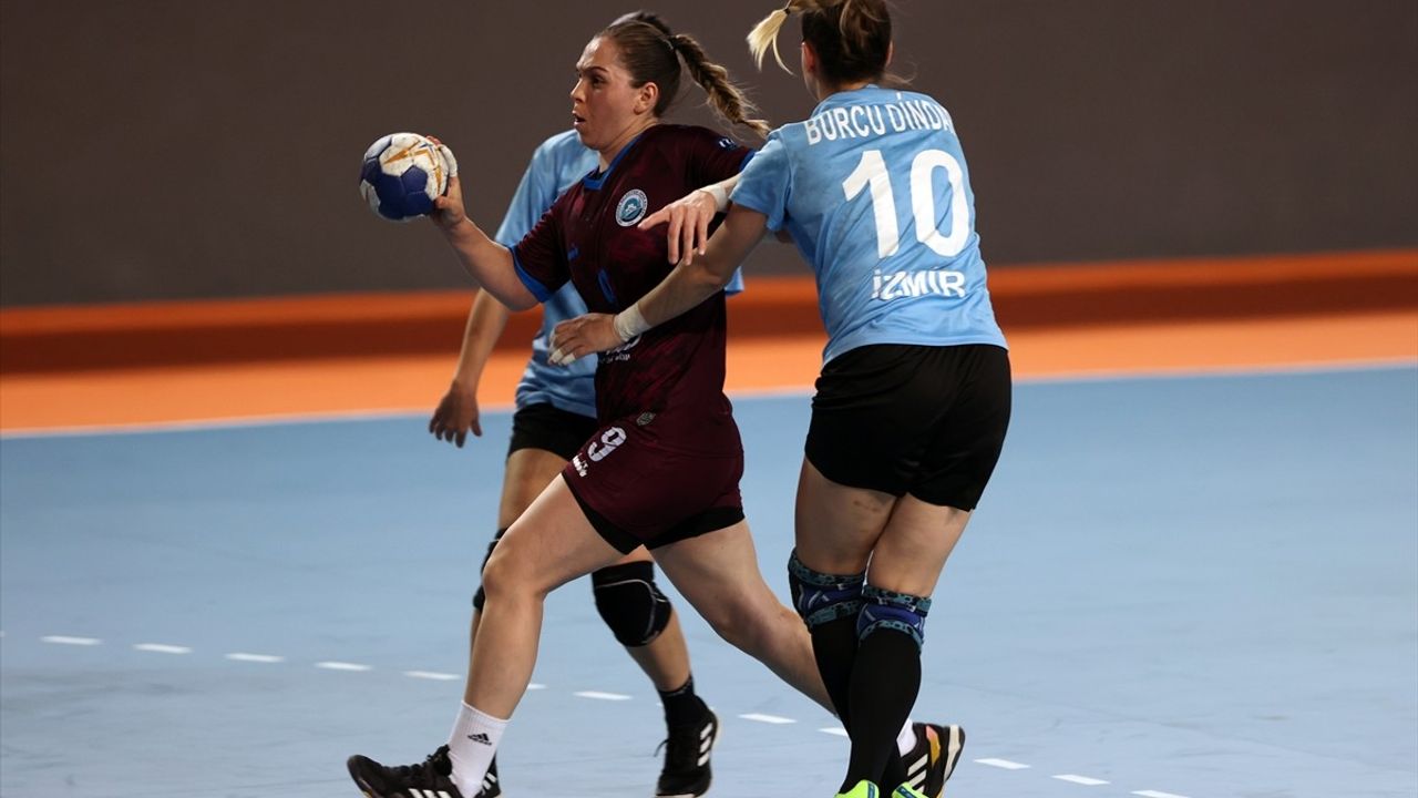 Hentbol Kadınlar Süper Lig: Ortahisar Belediyespor, İzmir Büyükşehir Belediyespor'u 33-30 Yendi
