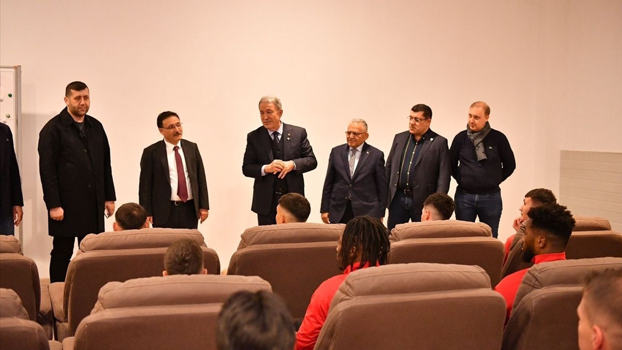 Hulusi Akar'dan Kayserispor'a Moral Ziyareti