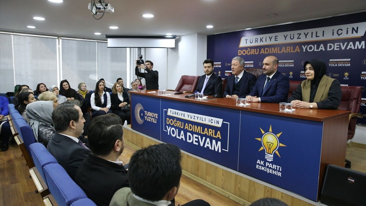 Hulusi Akar, Eskişehir'de Ekonomik Kalkınma ve Terörle Mücadele Üzerine Konuştu