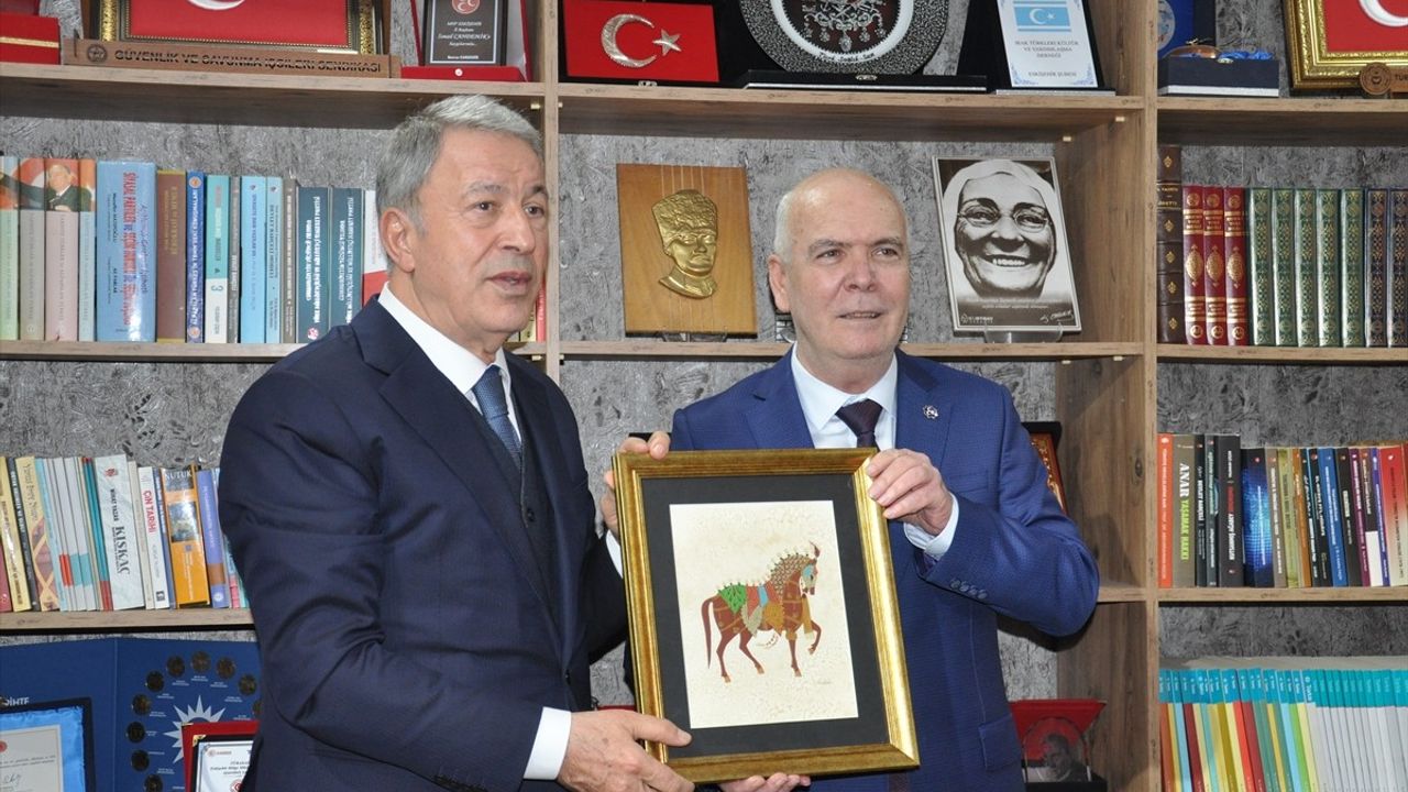 Hulusi Akar, Eskişehir'de Türkiye'nin Savunma ve Güvenlik meselelerini değerlendirdi
