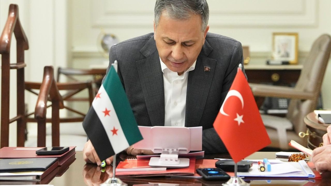İçişleri Bakanı Ali Yerlikaya, Suriye İçişleri Bakanı Ali Kedde ile Telefon Görüşmesi Yaptı