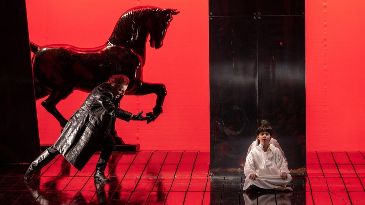 İDOB'un 'Kötülüğün Döngüsü' Operası Kadıköy Sahnesinde Sanatseverlerle Buluştu