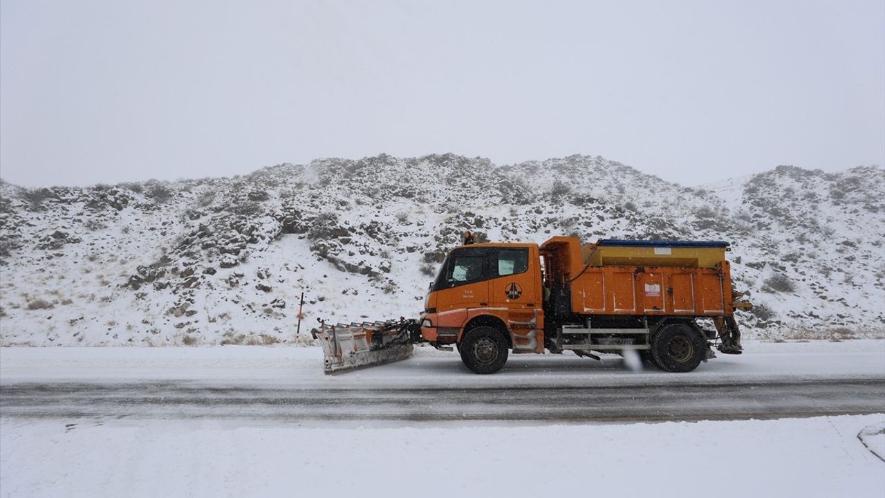 Iğdır'da Yoğun Kar Yağışı ve Ulaşım Sorunları