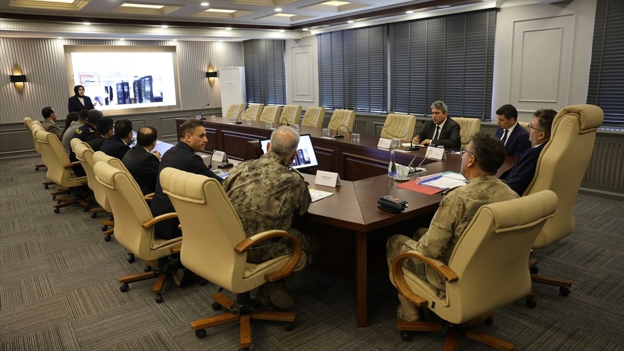 Iğdır Havalimanı'nın Uluslararası Uçuşlara Açılması İçin Değerlendirme Toplantısı Yapıldı