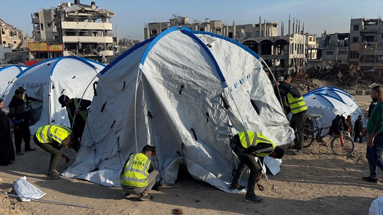 İHH, Gazze'de Yıkılan Evler İçin Çadır Kentler Kurdu